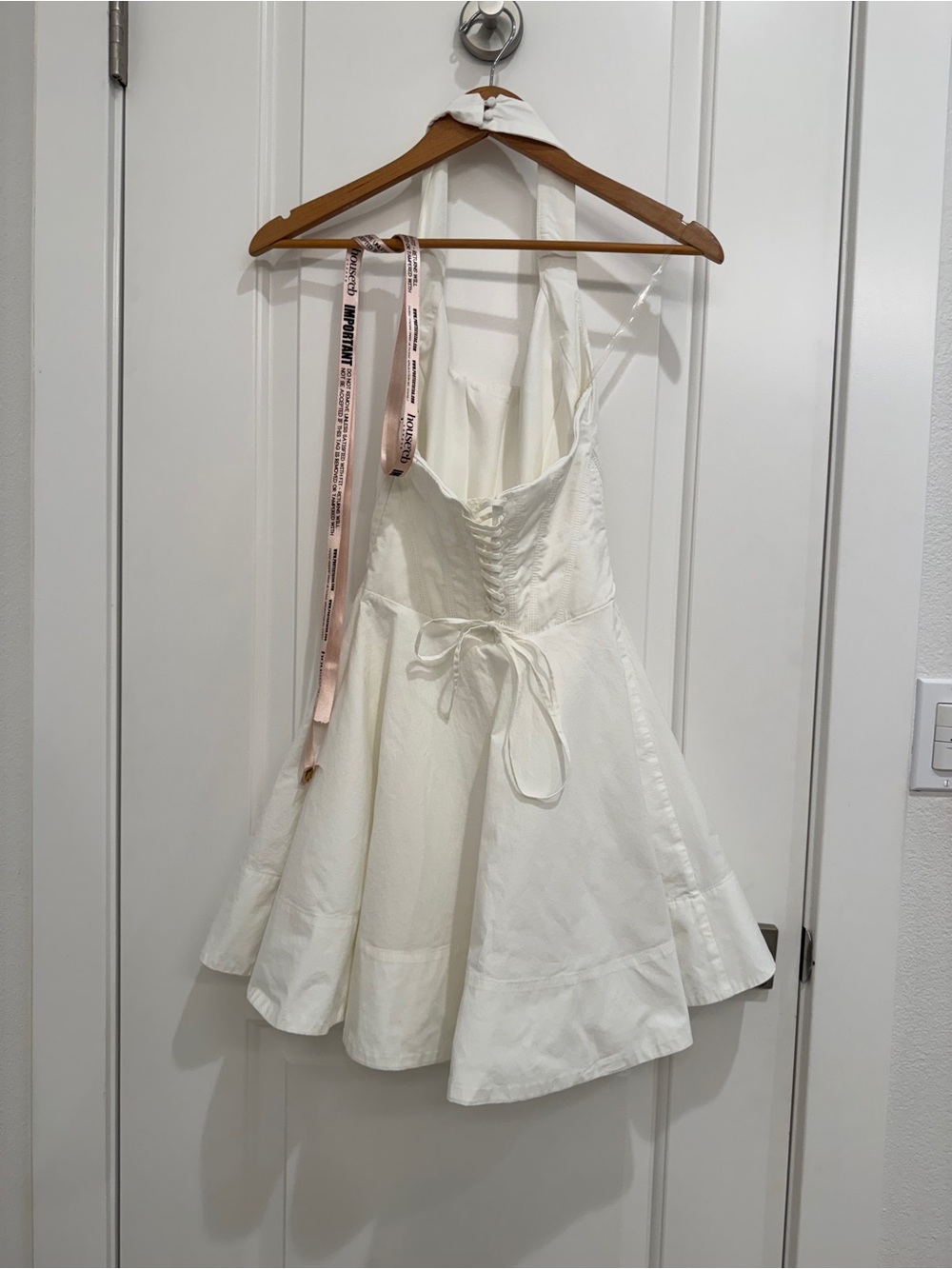HOUSE OF CB SASHA
White Halter Neck Mini Dress fit and flare
SIZE XS 269 HoCo - Picture 12 of 14